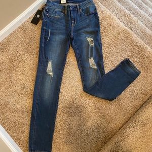 Rock & Republic Mid Rise Skinny Jeans
